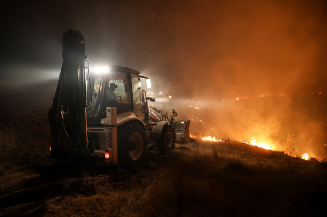 AFAD: Çanakkale'deki orman yangınında 337 hane, bin 251 kişi tahliye edildi