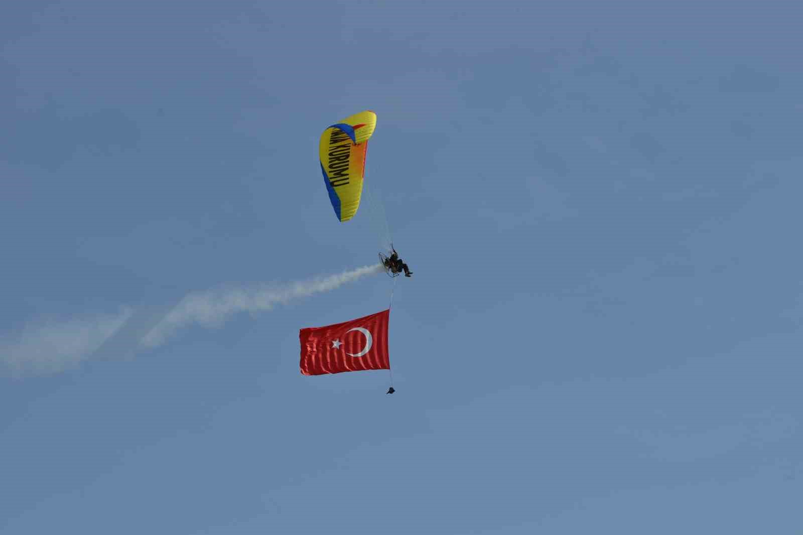 2. THK Havacılık Festivali yamaç paraşütü gösterisi ile başladı