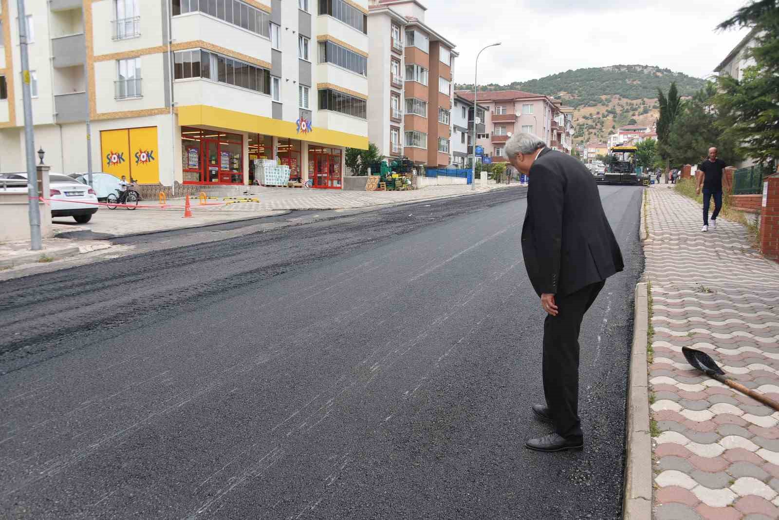 Başkan Bakkalcıoğlu 4 Eylül Mahallesi’ndeki asfalt çalışmalarını yerinde inceledi