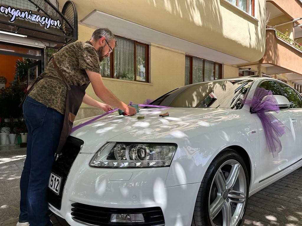 (ÖZEL) Düğün sezonunda çiçekçilerin yüzleri gülüyor