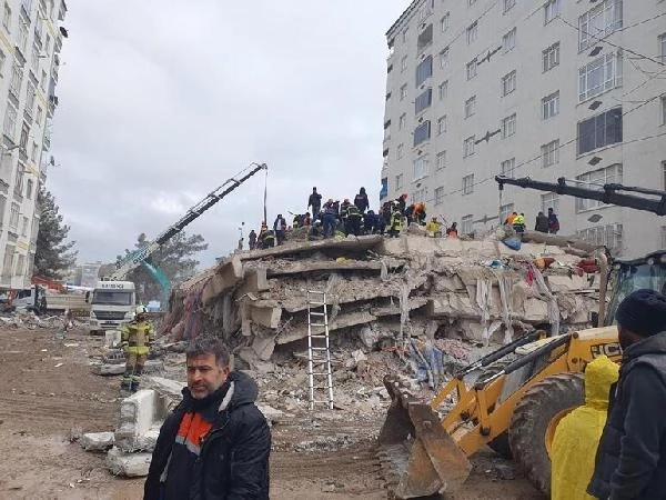 Depremde 137 kişiye mezar olan iki bina ruhsatsız ve kaçak çıktı