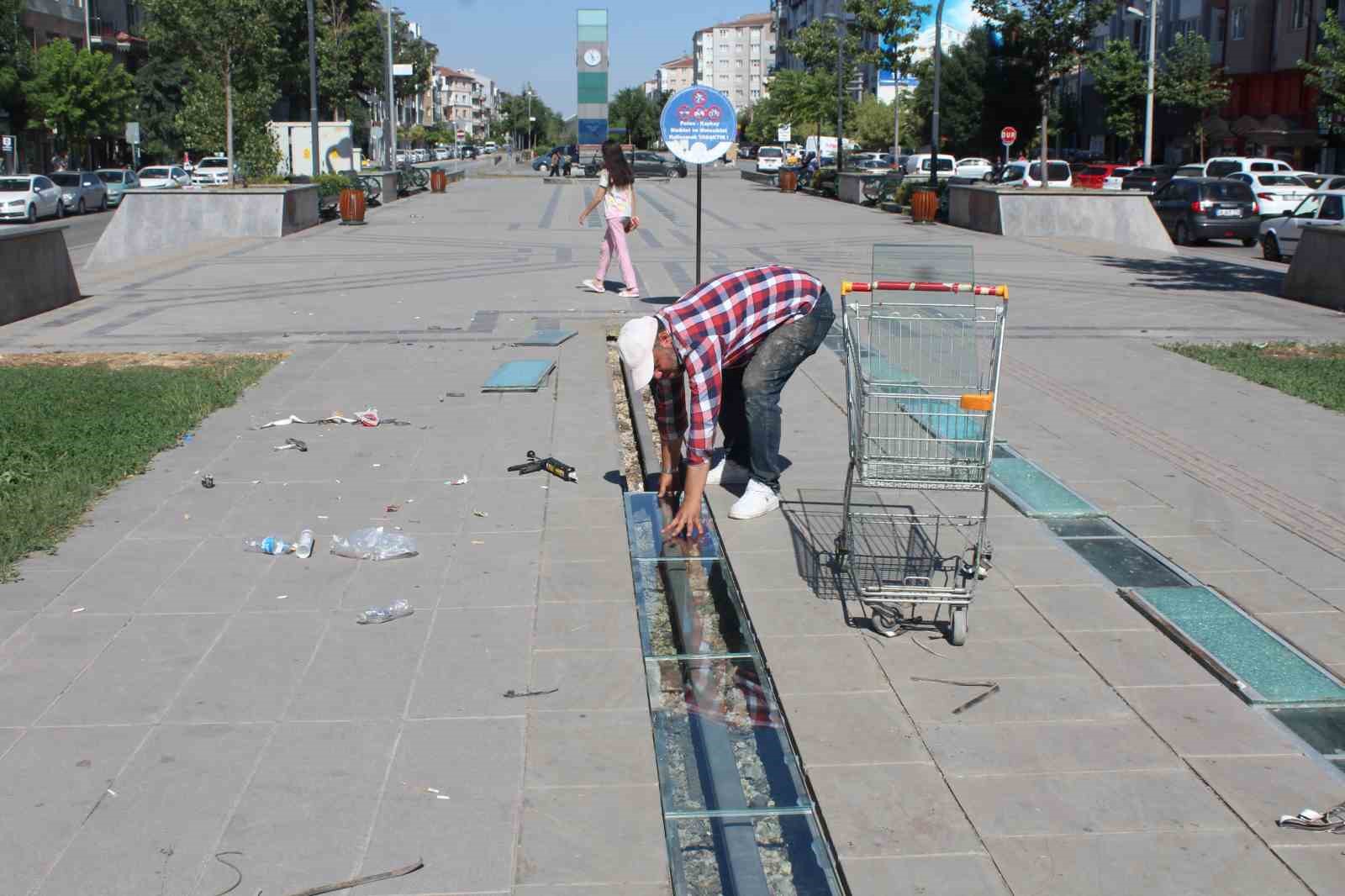 TCDD Hatboyu Yürüyüş Yolu’ndaki camlar yenileriyle değiştiriliyor