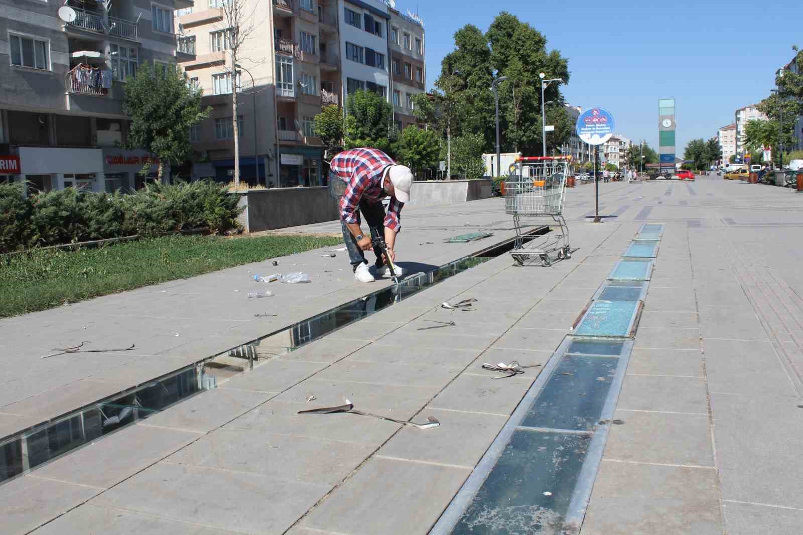 TCDD Hatboyu Yürüyüş Yolu’ndaki camlar yenileriyle değiştiriliyor