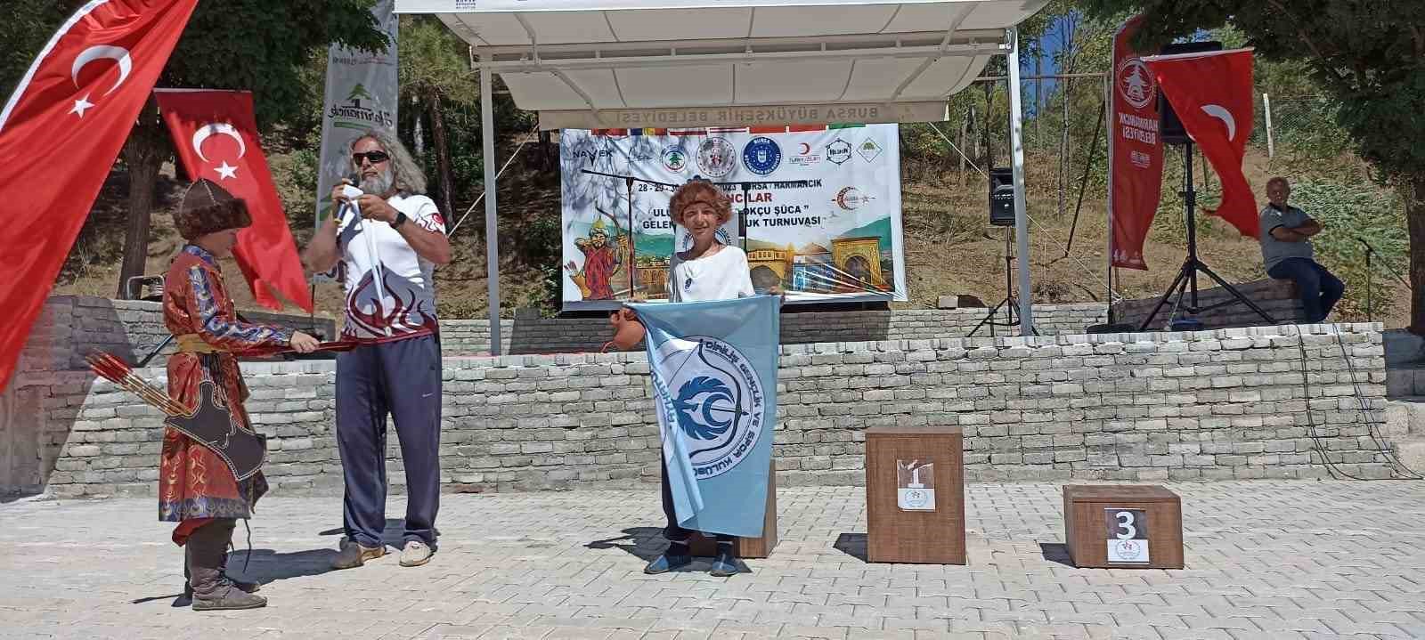 Gedizli okçu Bursa’da düzenlenen uluslararası turnuvadan üçüncülükle döndü