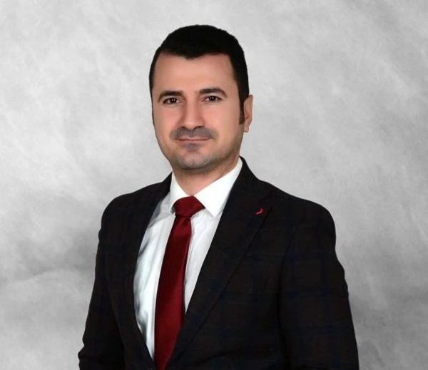 Sokak köpeklerinin yaraladığı avukat, İzmir Büyükşehir Belediyesi'ne açtığı tazminat davasını kazandı