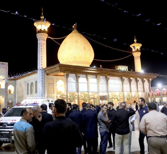 İran'ın Şiraz kentinde Şah Çerağ Türbesi'ne silahlı saldırı: 4 ölü, 8 yaralı