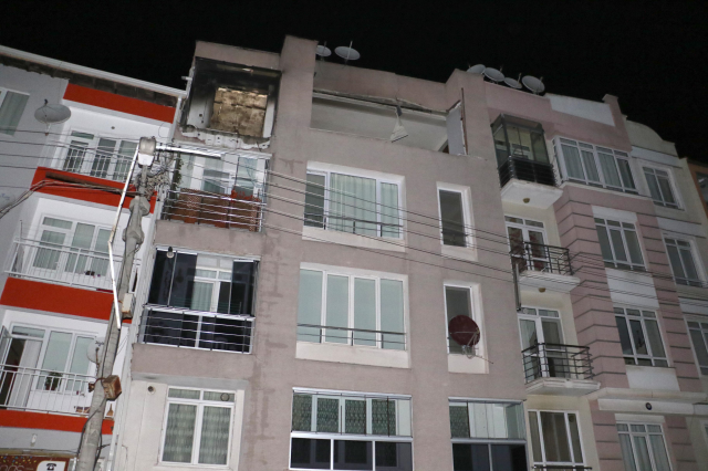 Eskişehir'de 4 katlı apartmanda patlama gerçekleşti: Balkondan sokağa savrulan şahıs hayatını kaybetti