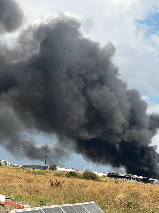 Tekirdağ'da kimya fabrikasında yangın! Peş peşe patlamalar oldu, gökyüzünü dumanlar kapladı