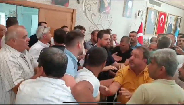 Antalya'da Aksu Belediye Başkanı'nın odasında yumruklu kavga! Arbedeyi ayırmak kolay olmadı
