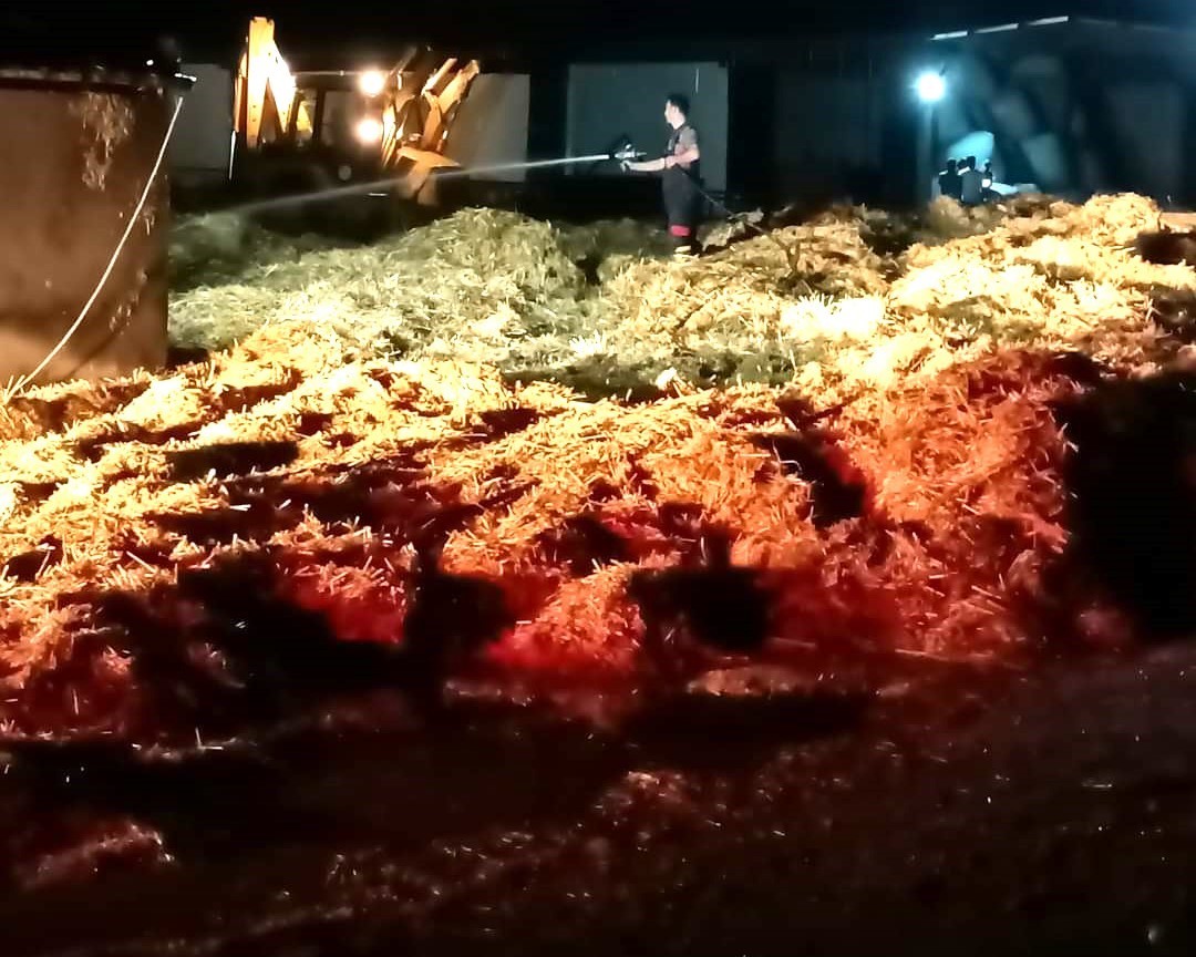 Kütahya’da 9 saatte söndürülen yangında 5 bin balya saman kül oldu