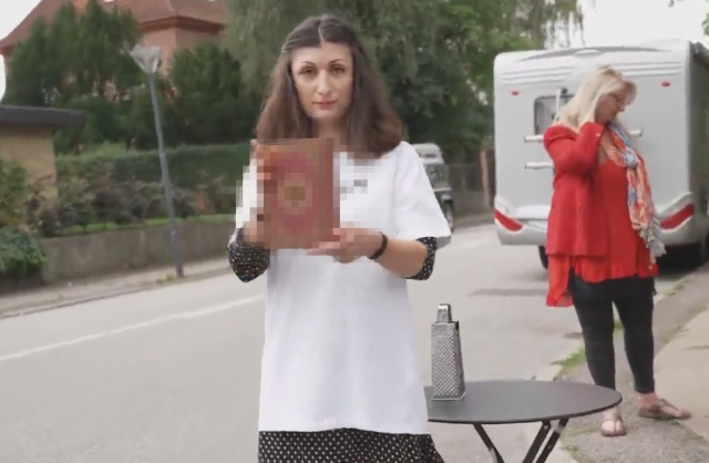 İslam düşmanlığı tırmanıyor! Kopenhag'a yerleşen İranlı kadın rendeyle Kuran-ı Kerim parçaladı