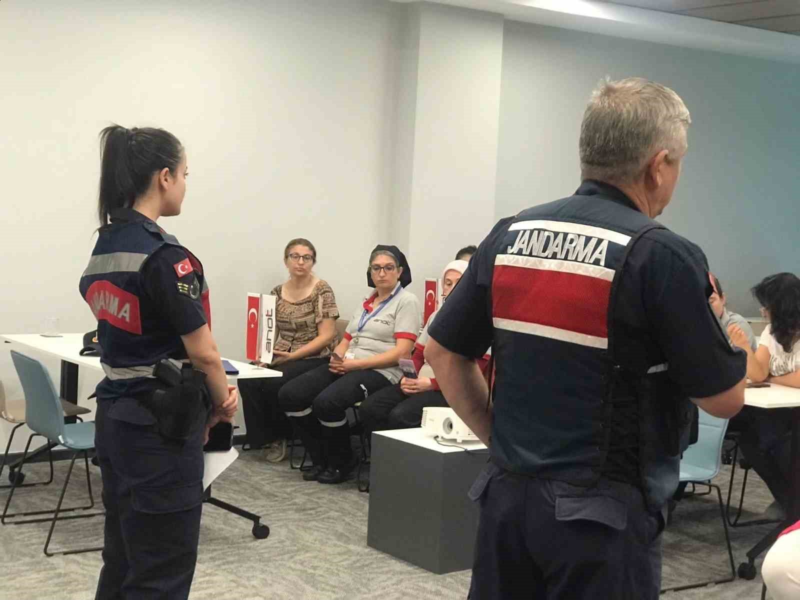 Jandarma ekiplerinden 52 kadına eğitim verildi