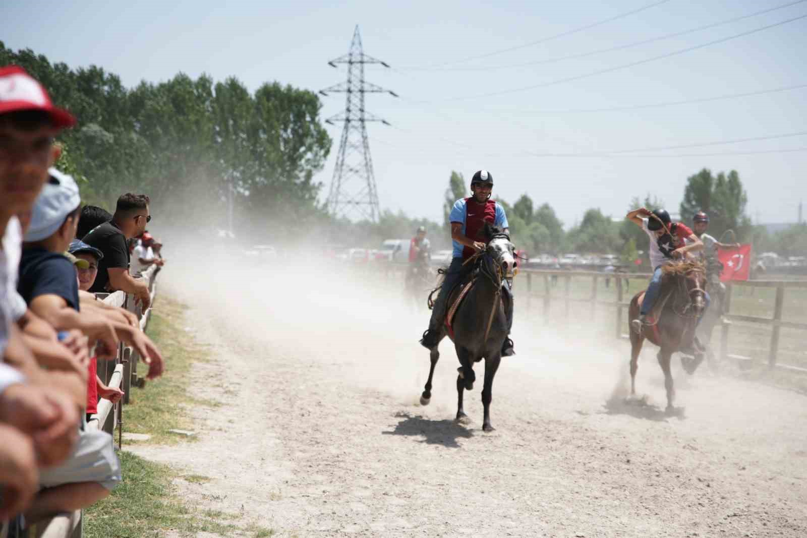 Kütahya’da Rahvan At Yarışları