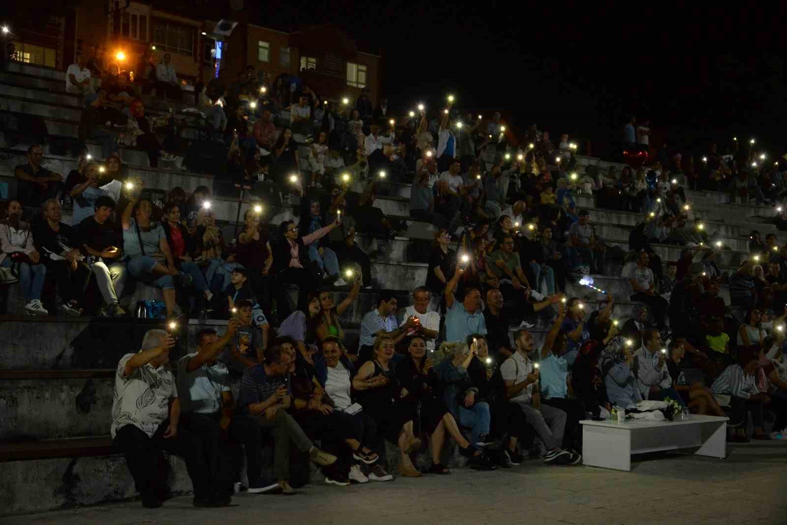 Bozüyük Belediyesinin Kurtuluş Günleri Etkinlikleri sevilen sanatçıların konserleriyle devam ediyor