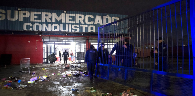Ekonomik krizin pençesindeki Arjantin'de marketler yağmalandı: 30 kişi gözaltında