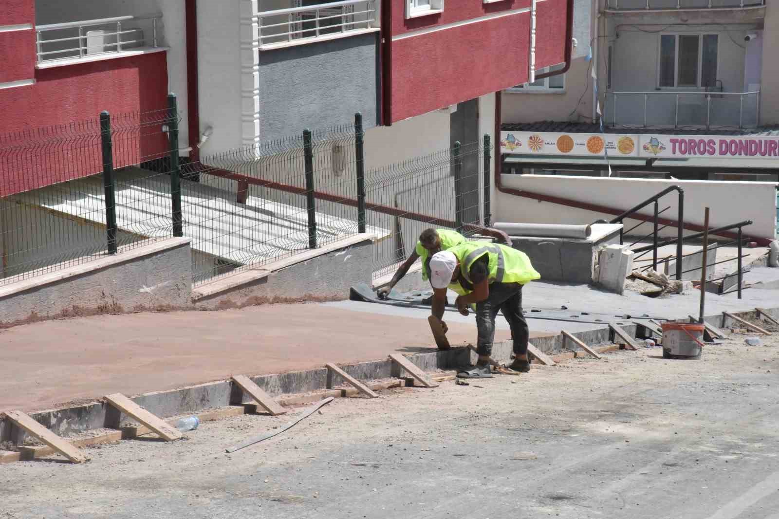 Cadde ve sokaklarda iyileştirme çalışmaları devam ediyor