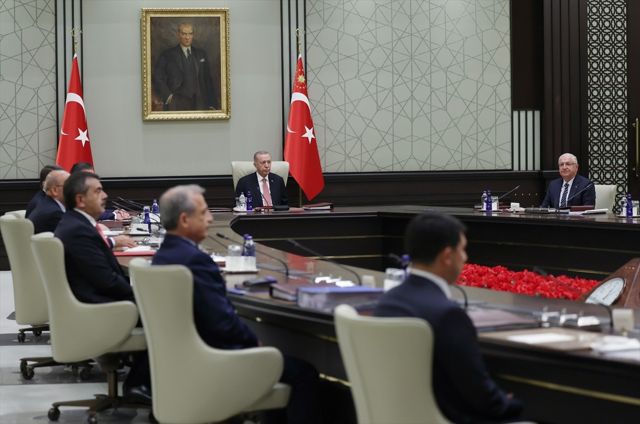 Cumhurbaşkanı Erdoğan başkanlığındaki YAŞ toplantısı başladı! Çıkacak isim merakla bekleniyor