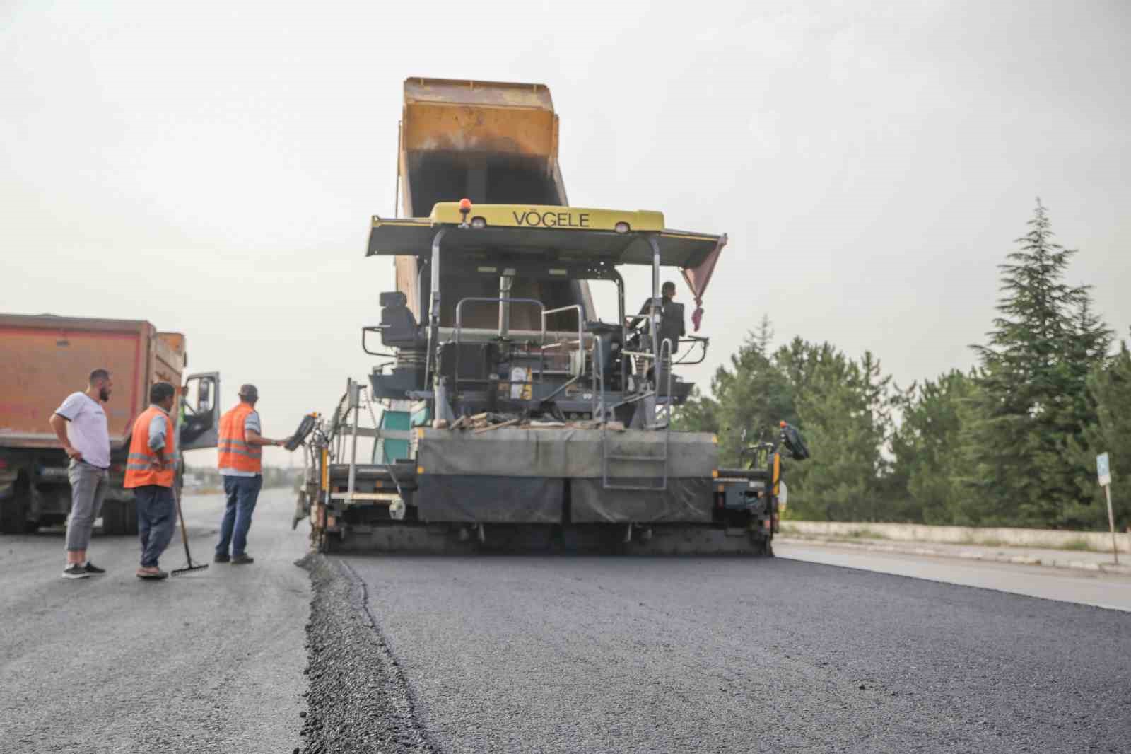 Kavşak çalışmalarına 60 bin ton asfalt desteği