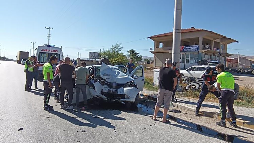 Düğün yolunda aile faciayı yaşadı: 1 ölü, 2 yaralı