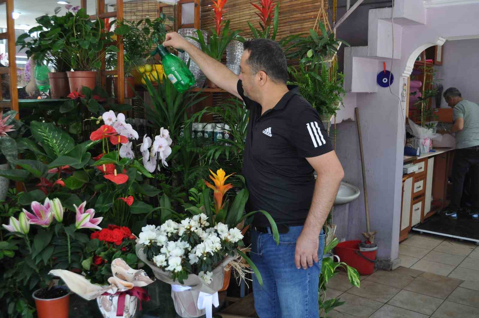 Artan sıcaklarda çiçek bakımına ekstra dikkat edilmeli