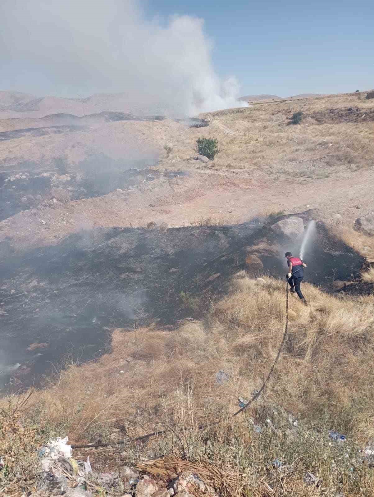 Arazi yangını 1 saatlik müdahale sonrası söndürüldü