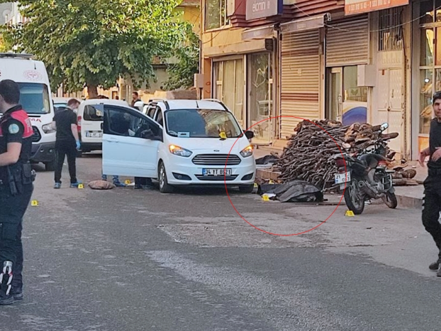 Diyarbakır'da iki aile arasında çıkan silahlı kavgada 3 kişi öldü, 1 kişi yaralandı