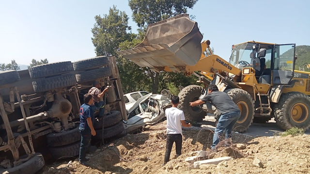 Cenaze namazı için toplanan kalabalığın arasına dalarak 6 kişinin ölümüne sebep olan kamyon şoförü tutuklandı