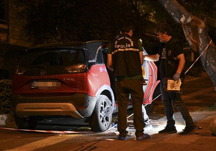 Ortağının otomobilini durdurdu: Eşinin yanında öldürdü!