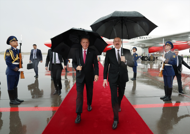 Cumhurbaşkanı Erdoğan ile Aliyev arasında güldüren diyalog: Bizim oralar yanıyor senin buralar rahmet