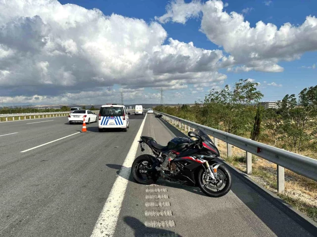 Kazada kaskı başından çıkan motosiklet sürücüsü hayatını kaybetti