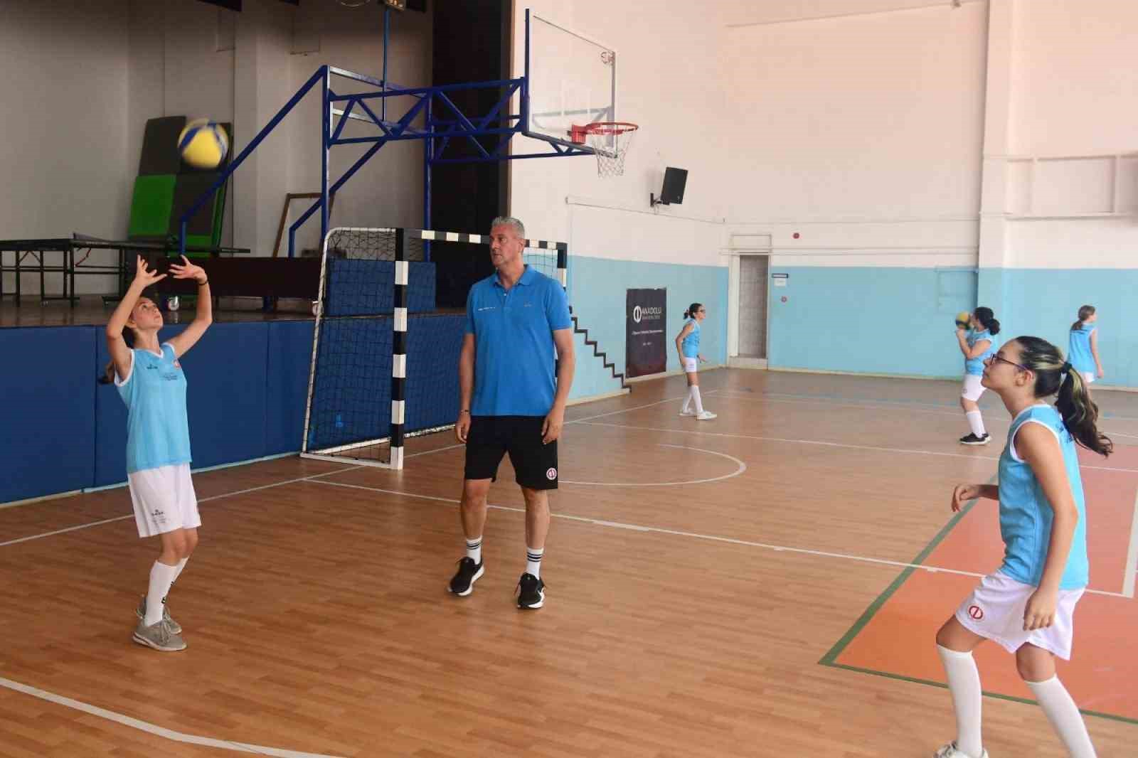 Minik voleybolcular son kez sahaya çıktı