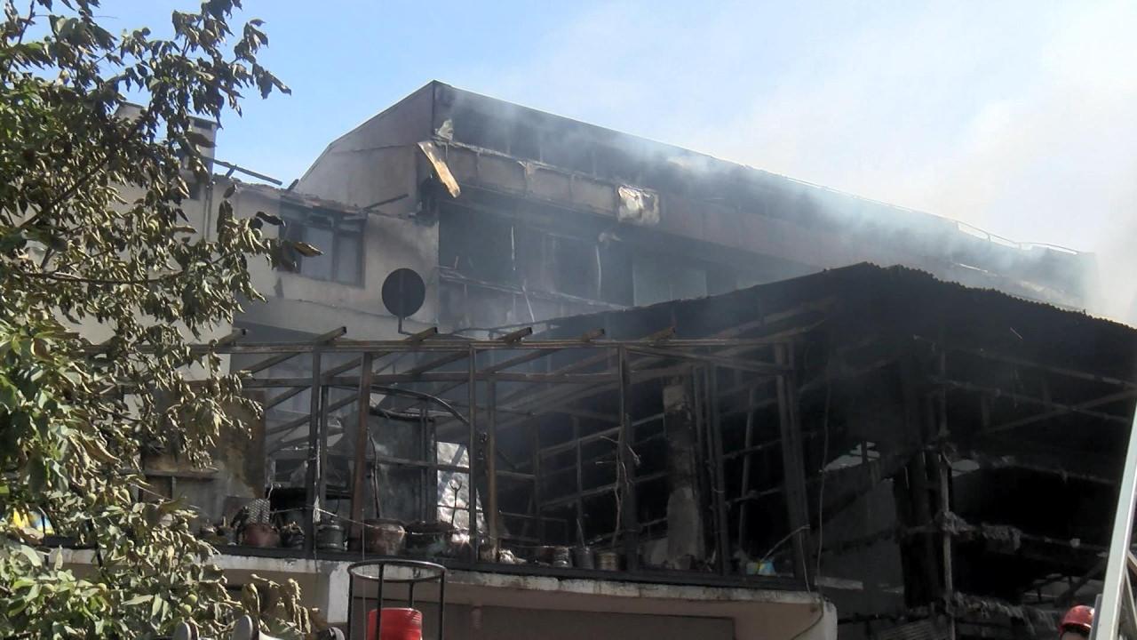 6 binanın yandığı Ataşehir'deki yangında milyonlarca liralık hasar oluştu