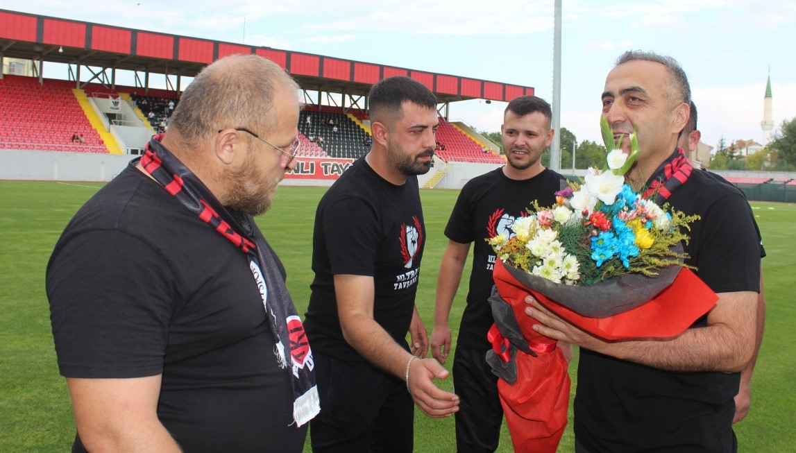 TKİ Tavşanlı Linytispor sezonu kurban keserek açtı