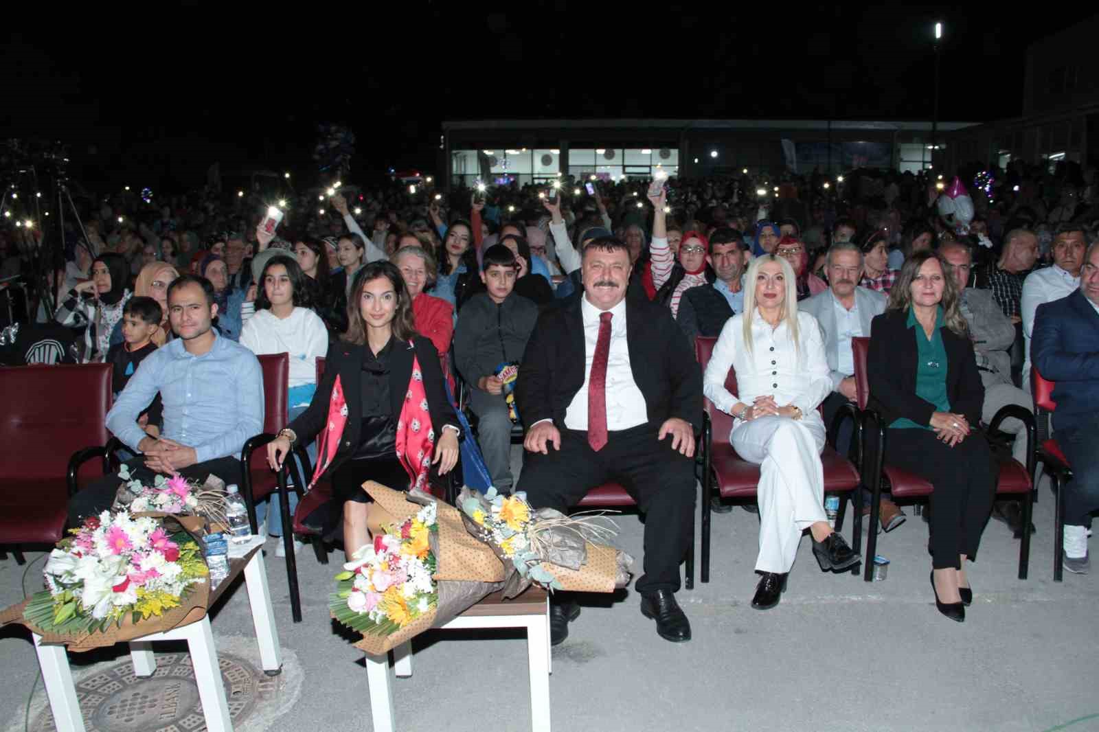 Beylikovalılar konserlerle eğlence dolu bir akşam yaşadı