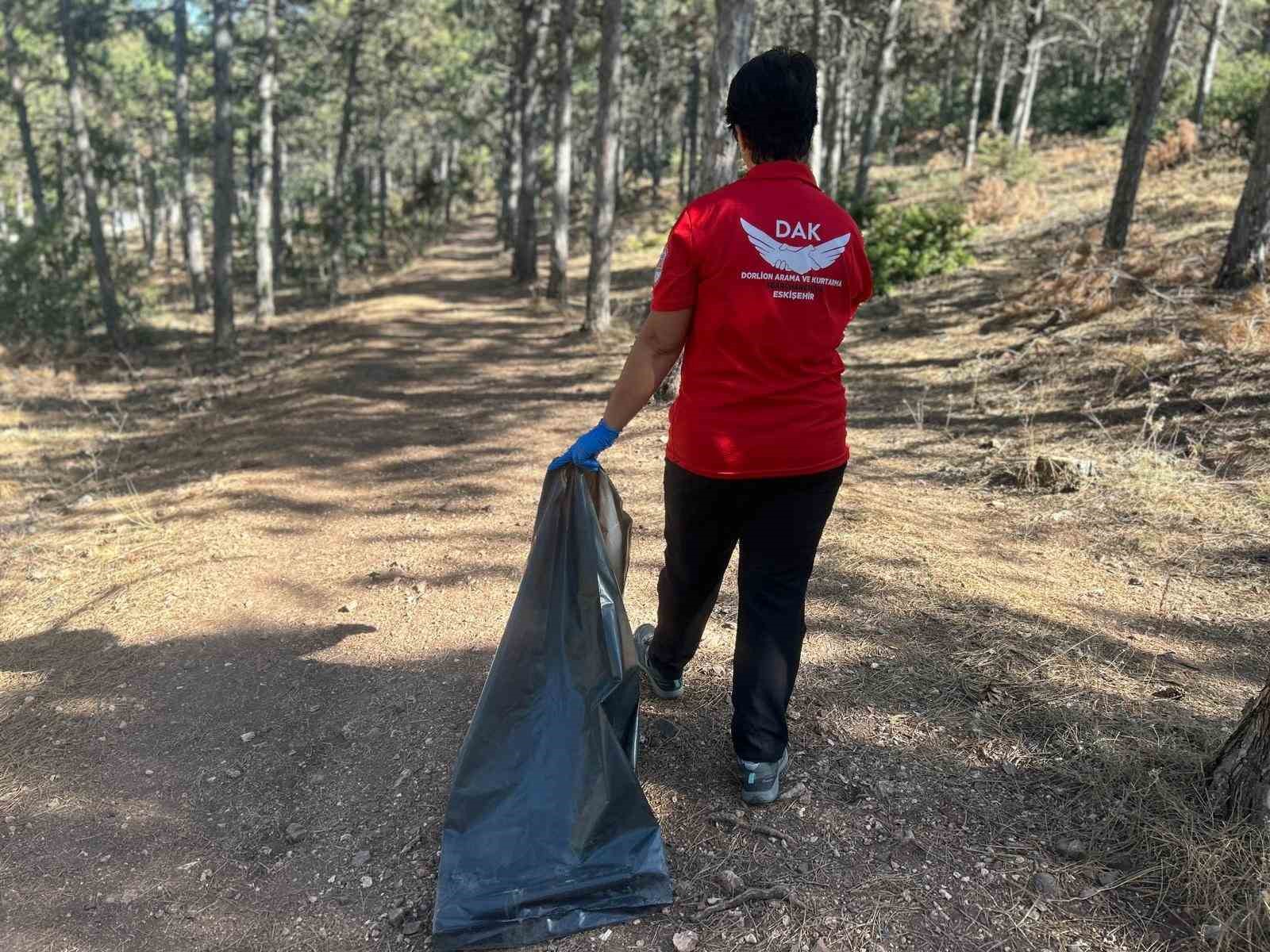 Dünya Temizlik Günü’nde ormandaki çöpler toplandı