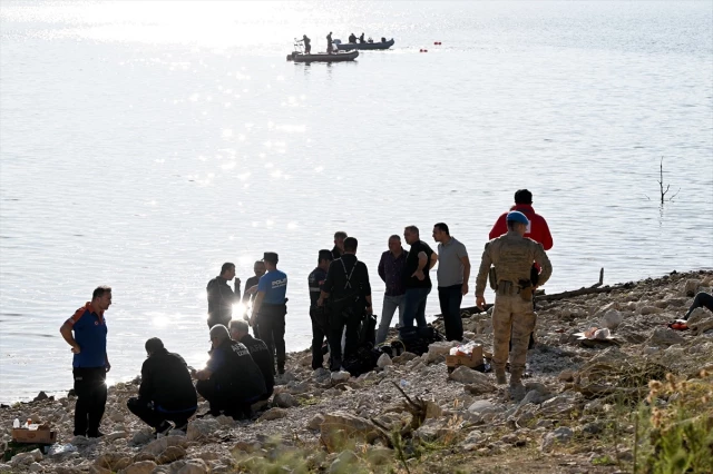 İzmir Menderes'teki helikopter kazasında arama-kurtarma çalışmalarına ara verildi