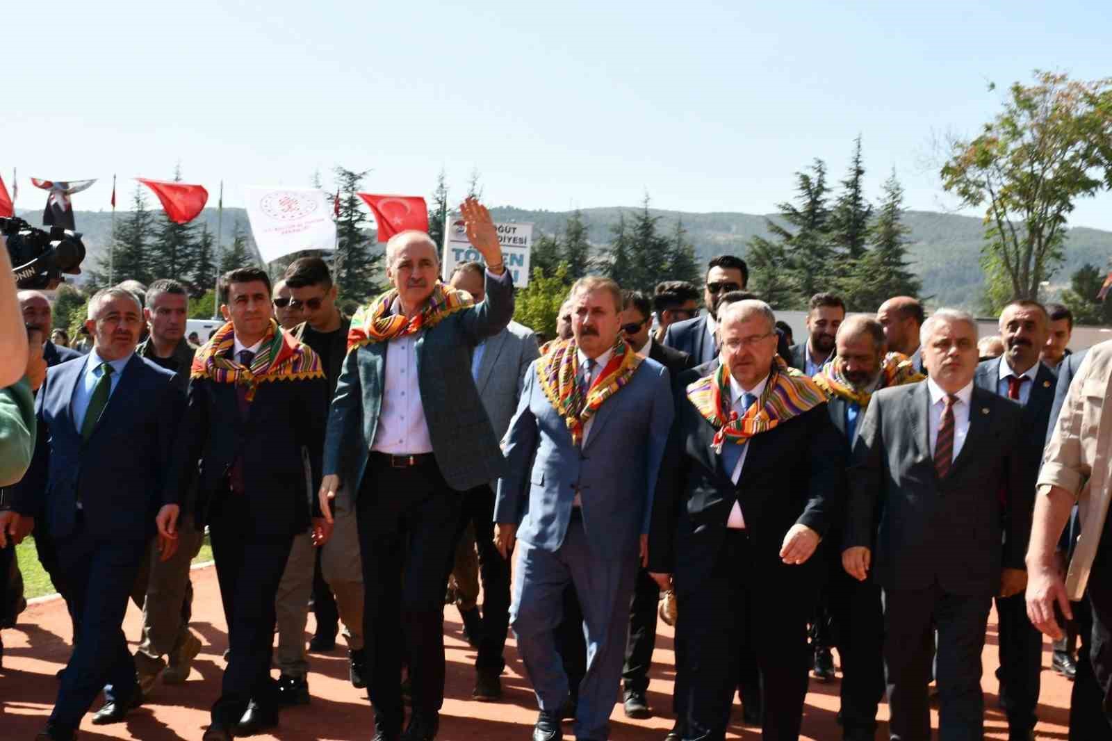 TBMM Başkanı Kurtulmuş, Ertuğrul Gazi Türbesi’nde dua etti