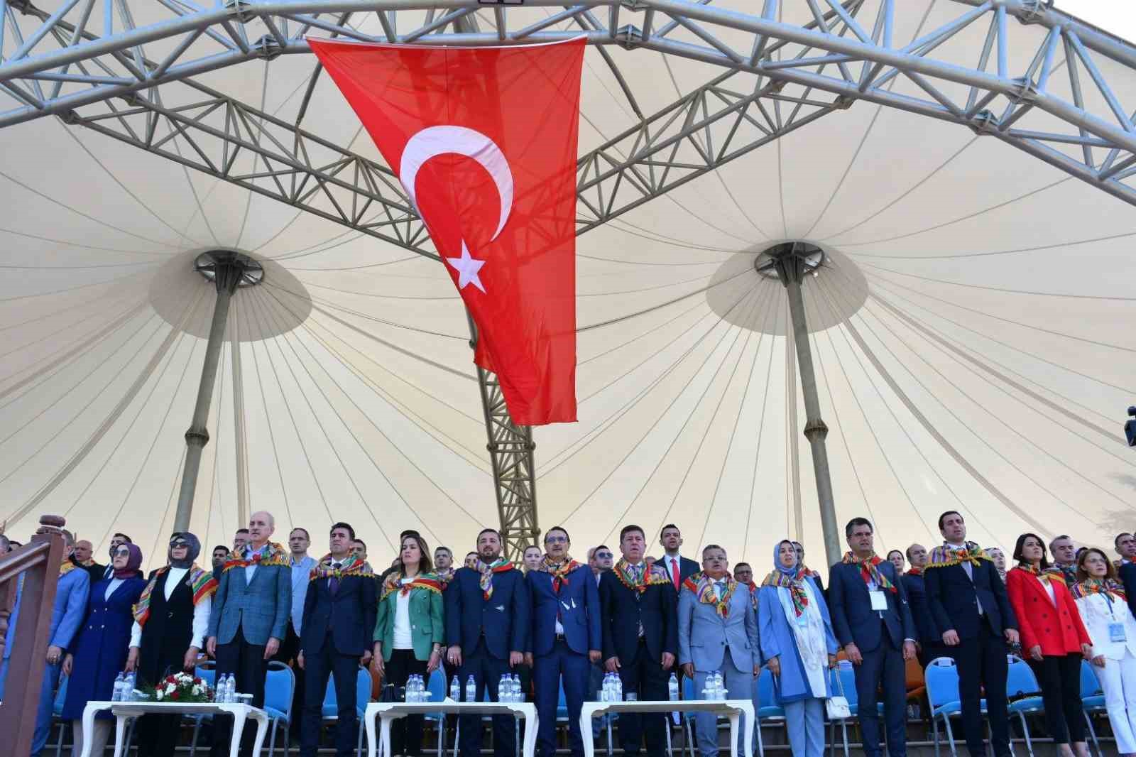 TBMM Başkanı Kurtulmuş, Ertuğrul Gazi Türbesi’nde dua etti