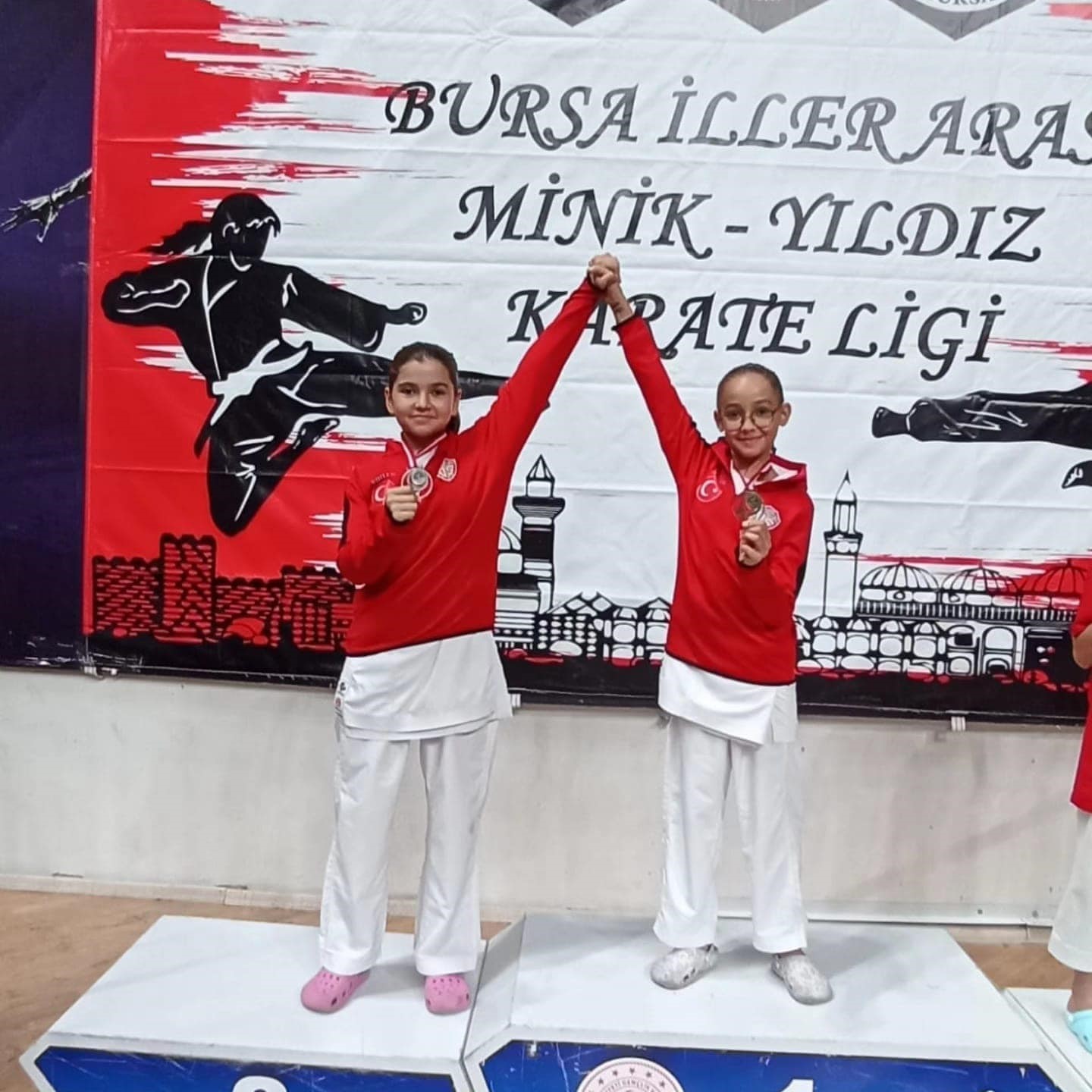 Osmaneli Karate Takımı madalyalarla döndü