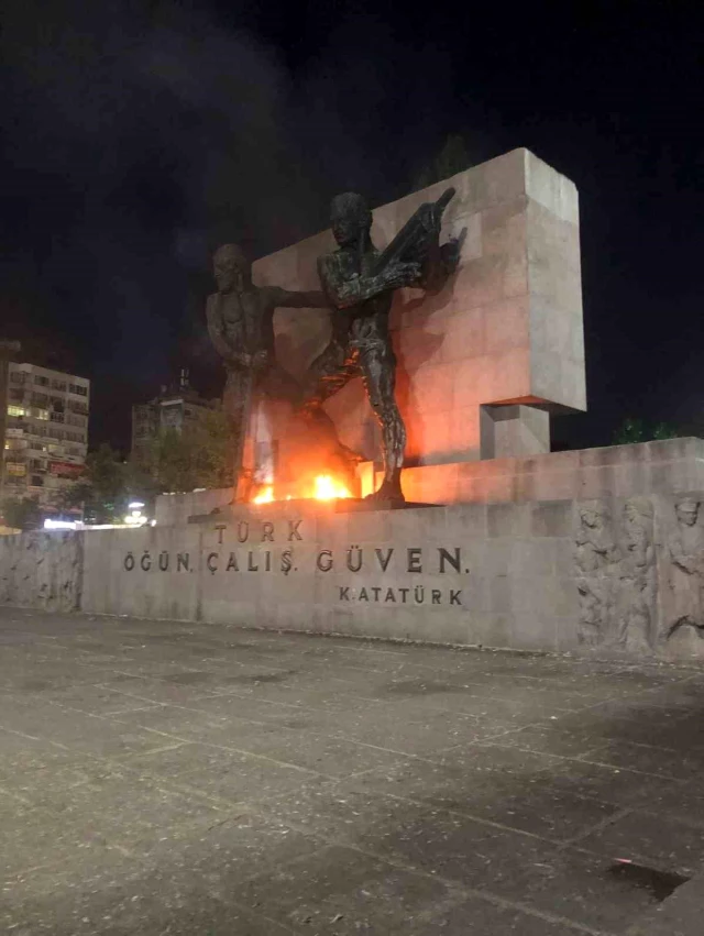 Akıl sağlığı yerinde olmayan kişi Ankara Güvenpark'taki anıtı ateşe verdi