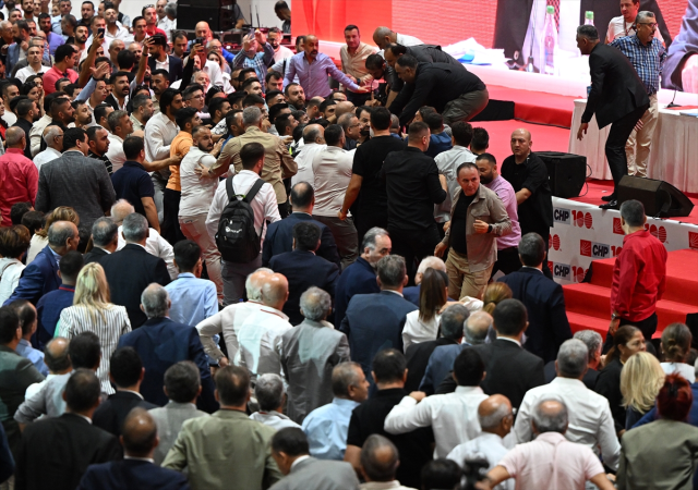 Kılıçdaroğlu, yumrukların havada uçuştuğu İzmir kongresinde yaşananların araştırılması için talimat verdi