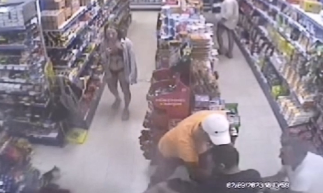 Bozcaada'da eski eşinin bıçaklı saldırısına uğrayan kadın markete kaçarak kurtuldu