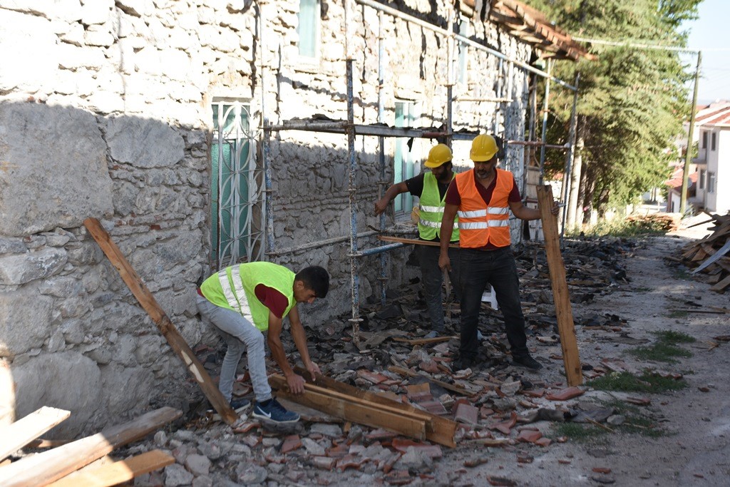 İnönü’deki Şeyh Kuddusi Cami’nin 2’inci etap restore çalışmaları başladı