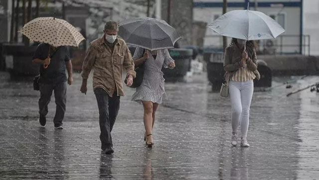 İstanbul'a sel getiren sağanak yağış devam edecek mi? Meteorolojik kaynaklardan merak edilen soruya yanıt