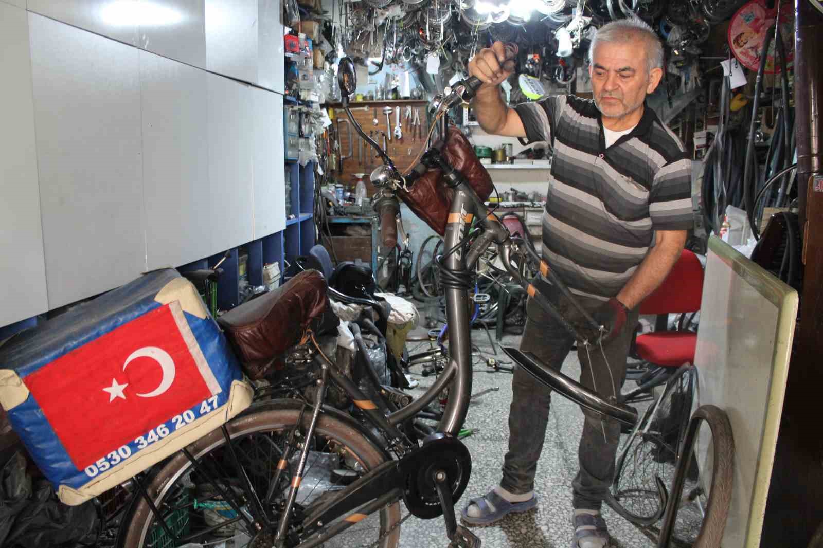 Bisiklet tamircilerinde işler yoğun, ancak yardımcı eleman sıkıntısı var