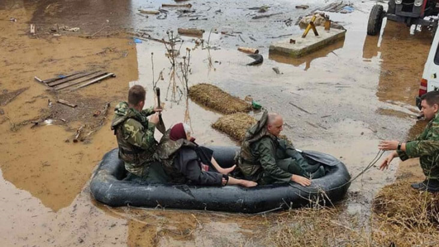 Sel felaketinin yaşandığı Yunanistan'da ordu devreye girdi