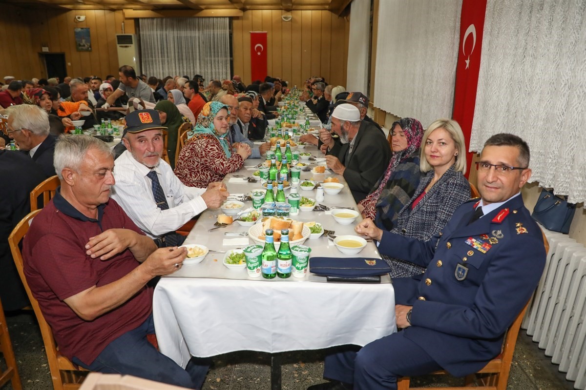 Vali Işın’dan gaziler onuruna yemek