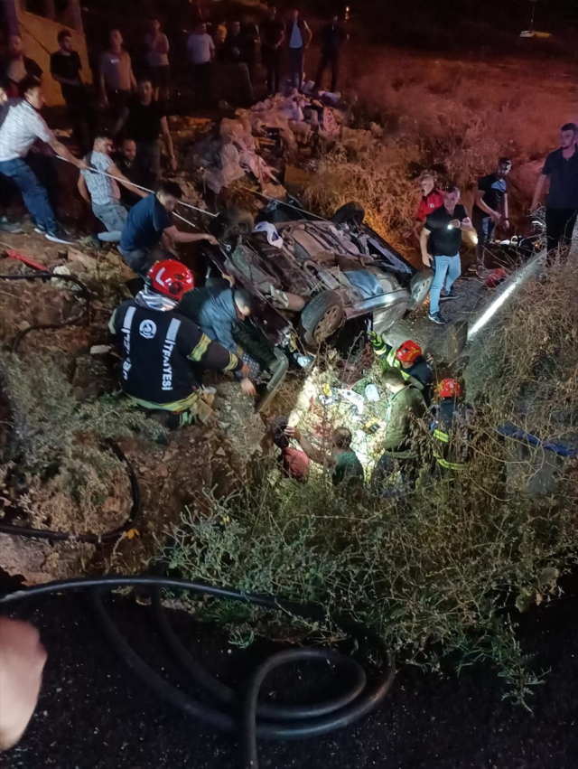 Denizli'de trafik kazasında 2'si bebek 4 kişi hayatını kaybetti