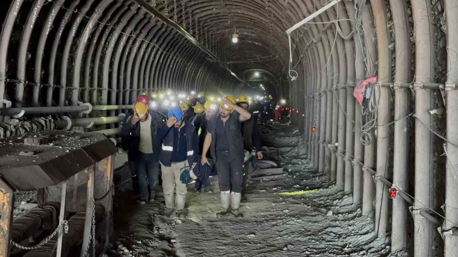 Yerin yüzlerce metre altındaki maden işçilerinin açlık grevi sona erdi