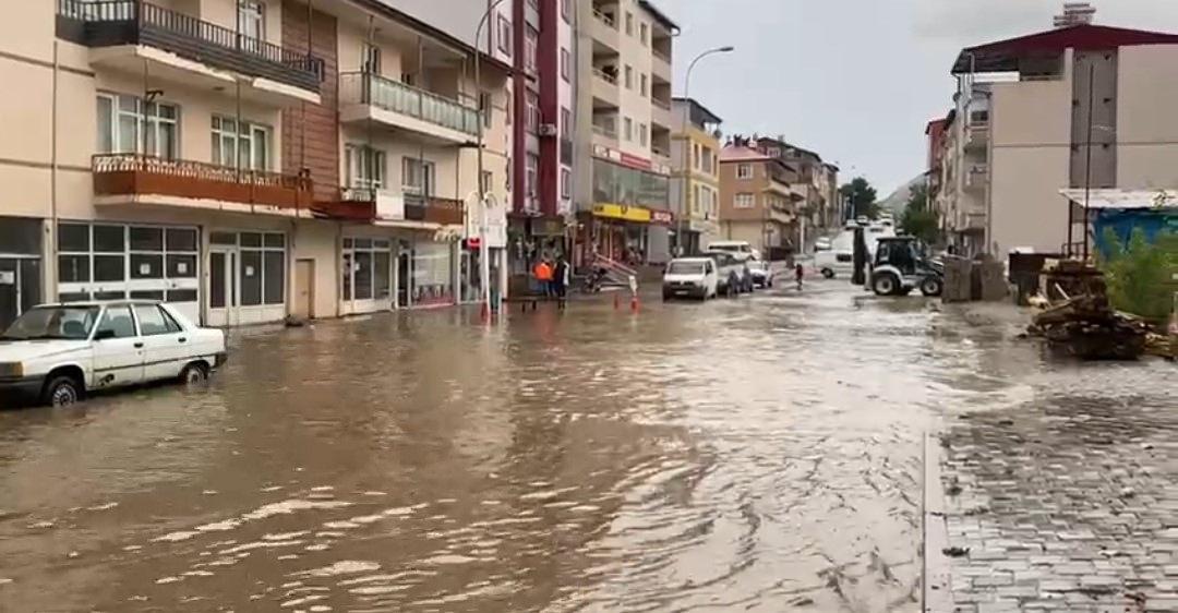 Adana’da yağmur sele neden oldu